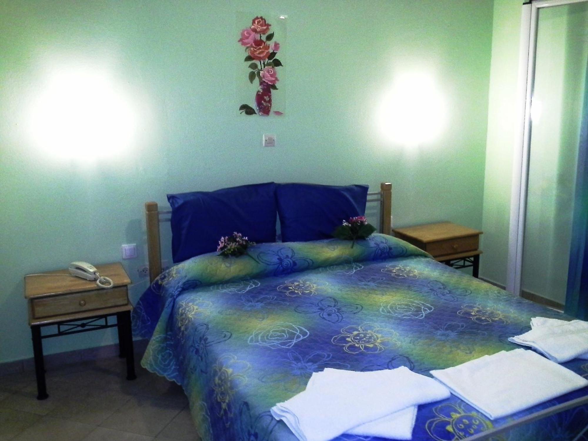 Apergis Rooms Ermoupoli Oda fotoğraf